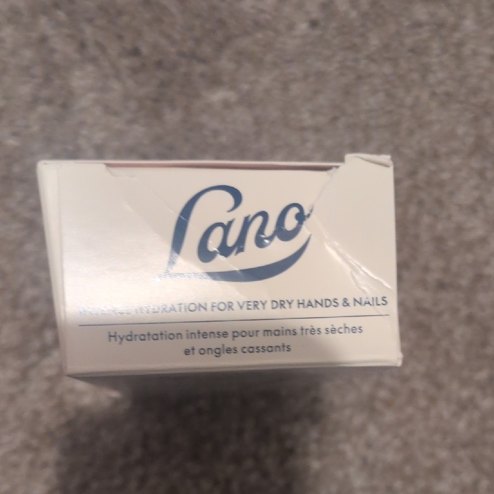 Lanolips Vanilla Hand Cream and Candy Glossy Lip Balm Set With Keychain - Picture 3 of 4